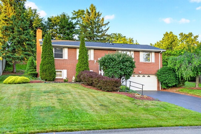 Photo - 436 Sharon Rd