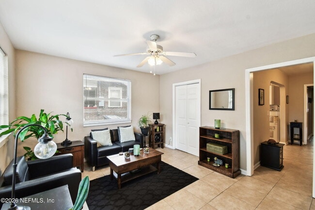 Photo - 828 Acosta St