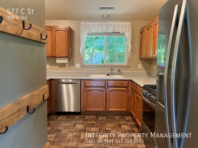 Photo - 577 C St