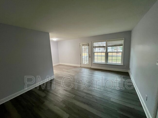 Photo - 831 McAlway Rd