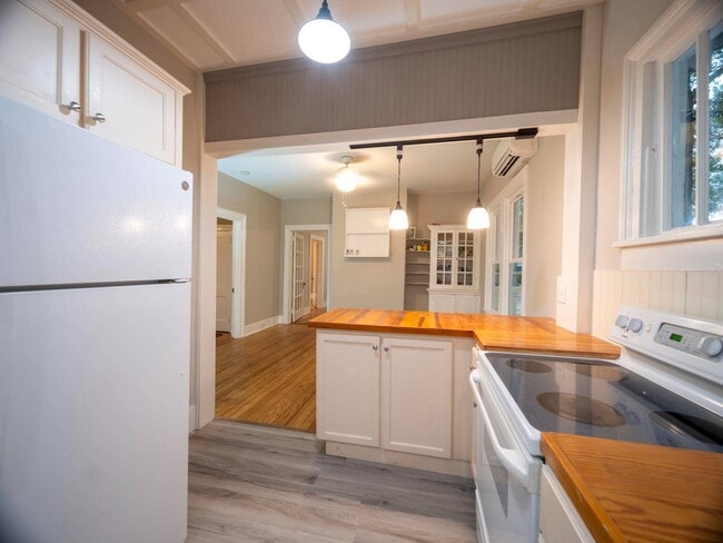 Photo - 414 Laurens St NW