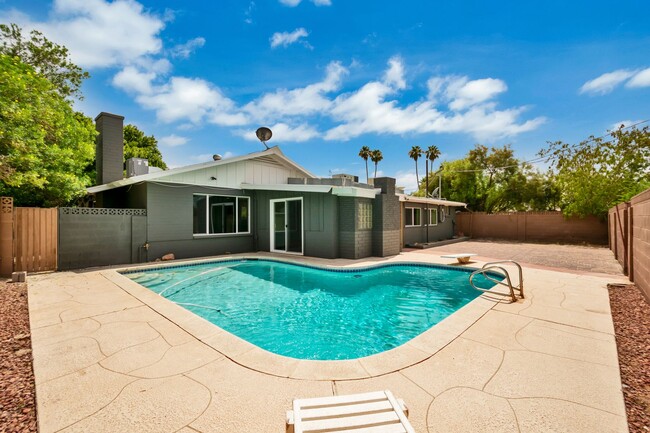 Building Photo - Spacious 6-Bedroom, 3.5-Bath Pool Home Near ASU Campus