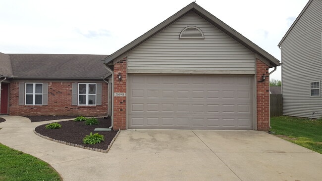 Building Photo - 2109 Fincastle Way Unit B