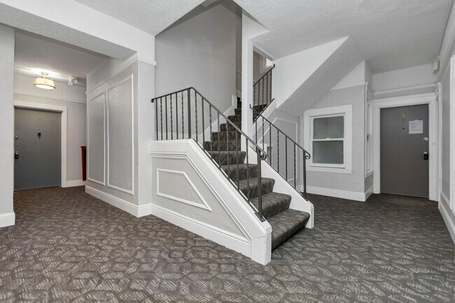Oak Shrader Apartments