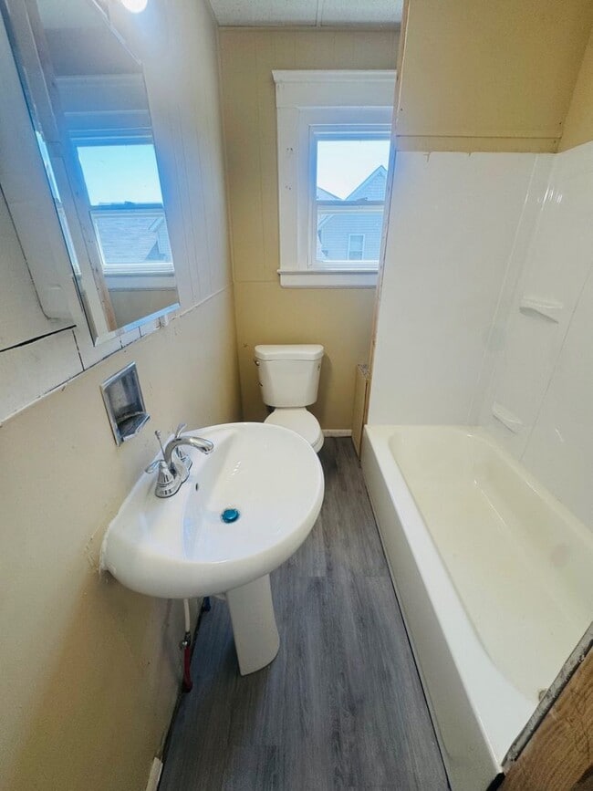 Photo - 3405 Roehl Ave