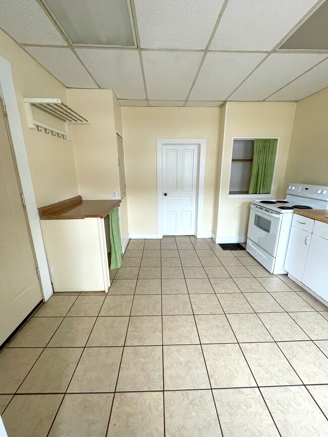 Building Photo - 211 Ballard St Unit #1