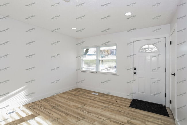 Photo - 2400 Mack Rd