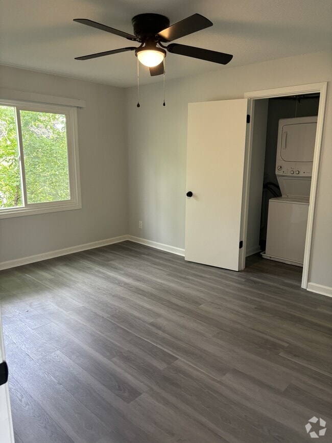 Building Photo - 1315 Oakland Rd NE Unit 1315-04 Rental