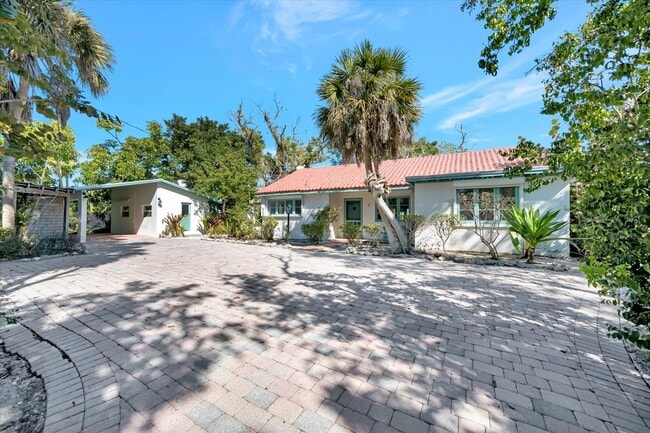 Photo - ALL THE CHARM! - Siesta Key 1+ acre on the Bay - 3 bed/ 2 bath pool home