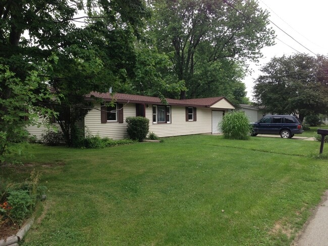 906 Eastwich Dr