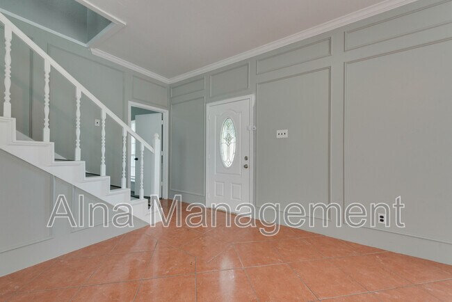 Photo - 743 Kings Ln