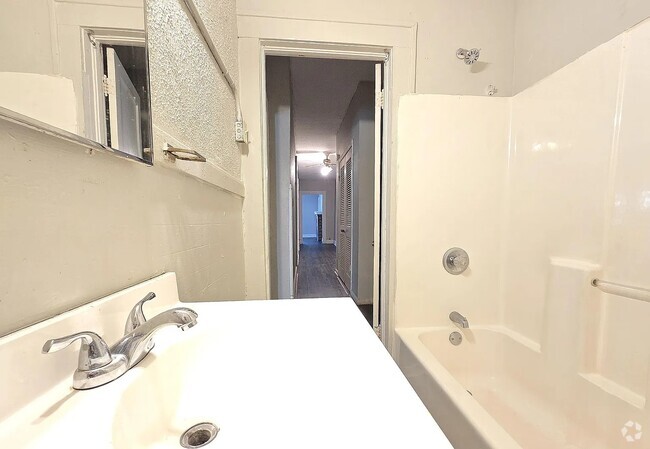 Building Photo - 2483 Beech Ave Rental