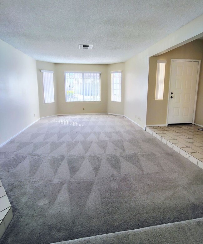 Photo - The Lakes Single Story!