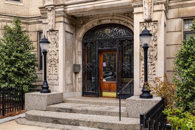 Entrada - Fenmore Condos