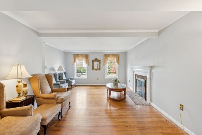 Photo - Beautifully maintained townhome on a quiet cul-de-sac in Springfield!