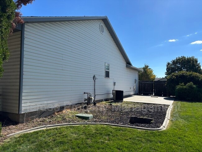 Photo - 1422 Allante Pl