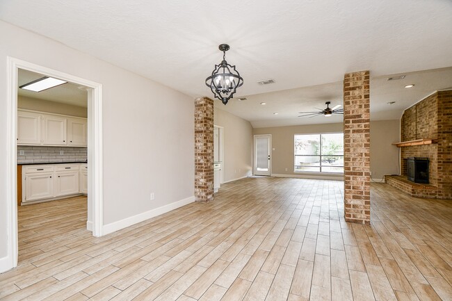 Photo - 2803 Green Fields Dr