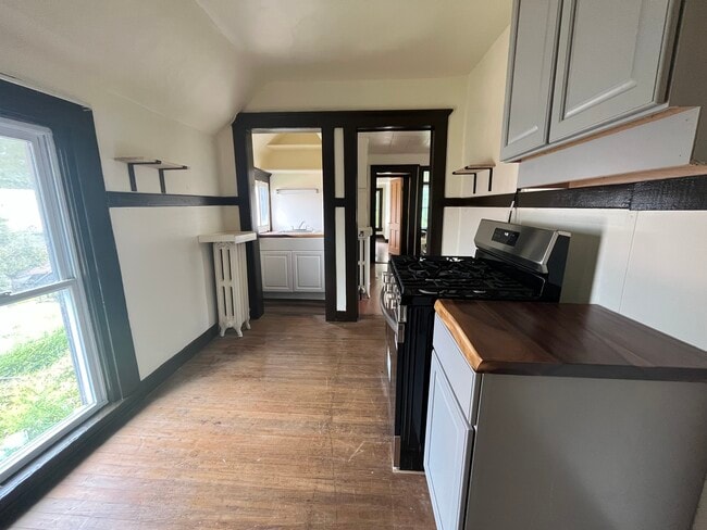 Building Photo - 163 Barton St Unit 3 Rental