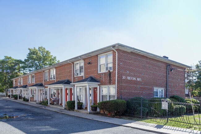 Photo - 30 Hilton Ave Apartments