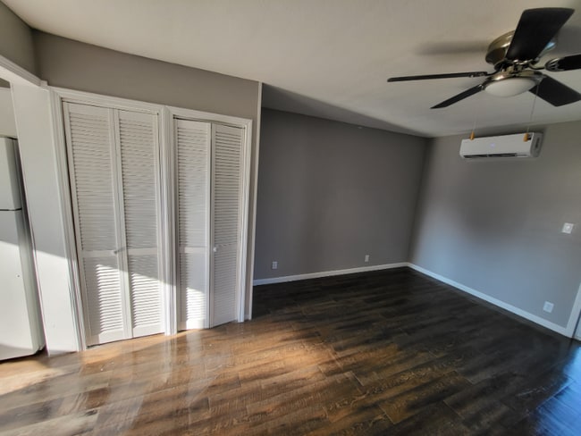 Building Photo - 734 N Country Acres Ave Rental