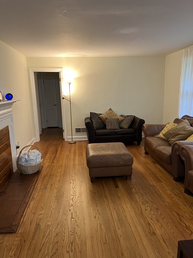 1503 Westbury Dr - Furnished House