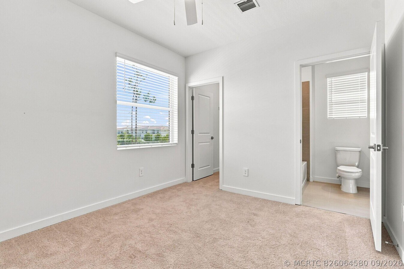 Photo - 147 Lakeside Lndg Ct