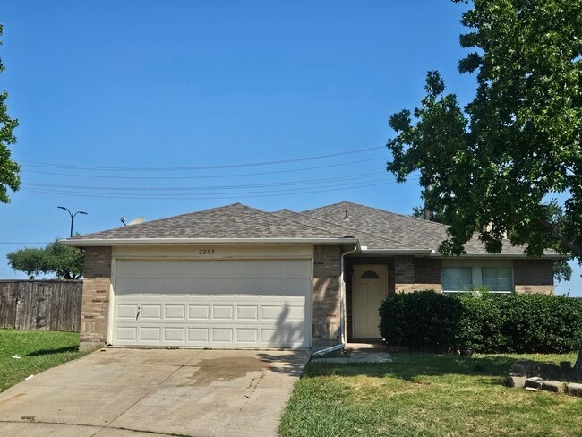 Building Photo - 2205 White Pine Dr Rental