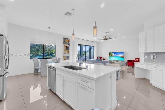 Photo - 10890 Shore St