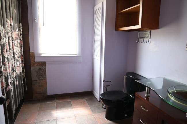 Photo - 405 W Drew St