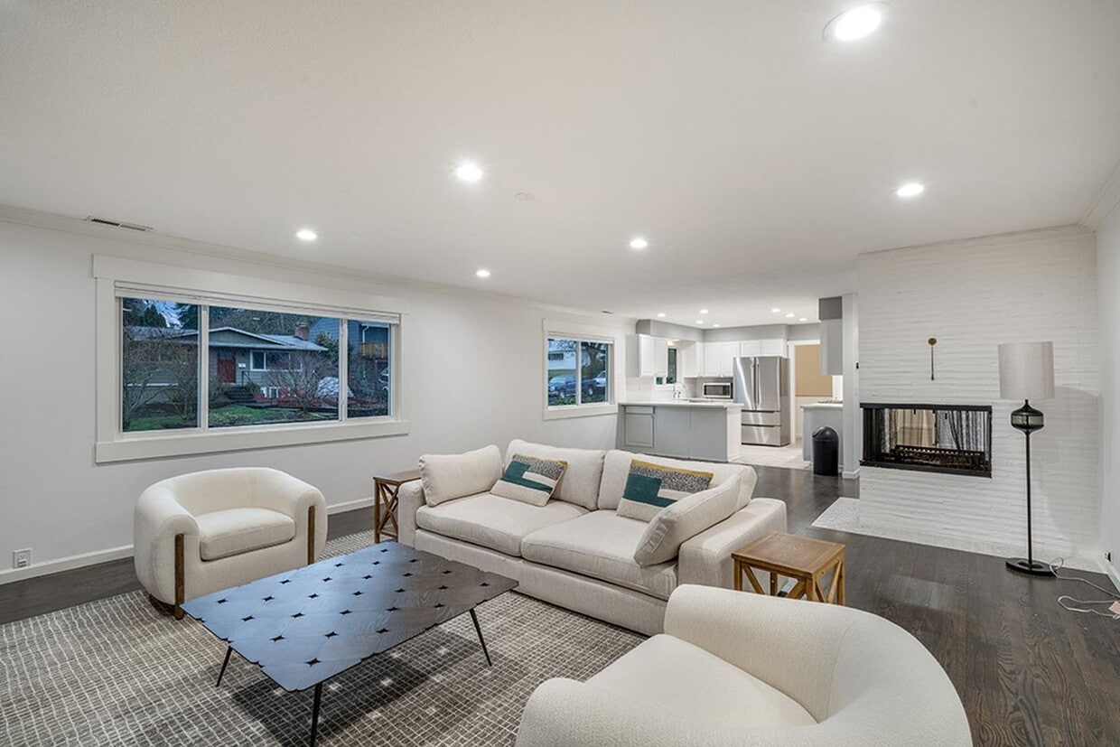 Photo - 450 SW Frenwood Way