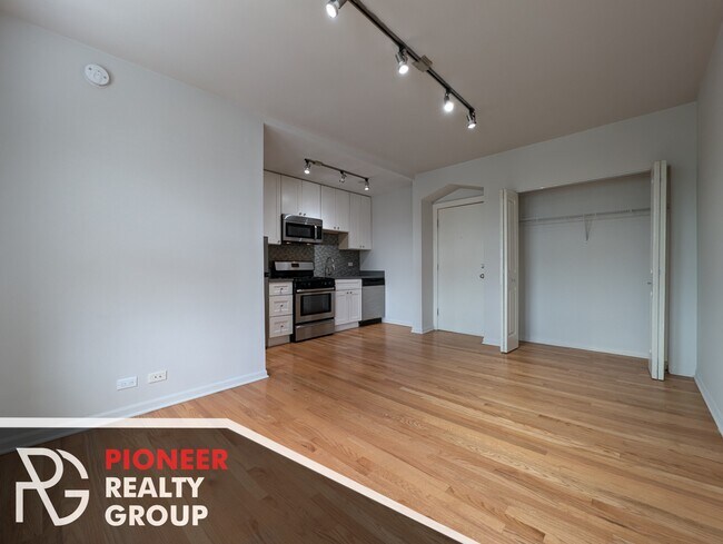 Photo - 2832 W Palmer St Unit 306