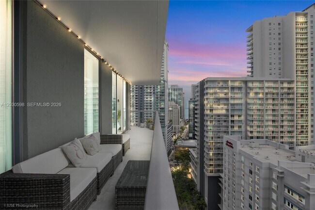 Building Photo - 79 SW 12th St Unit 2306-S