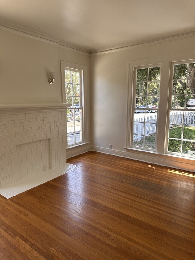 Photo - 102 N Oak Ave