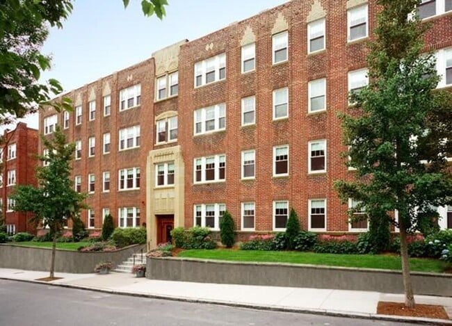 Building Photo - Beautiful 1Br/1Bth apartment! Heat/Hot Water inc.  Must see!