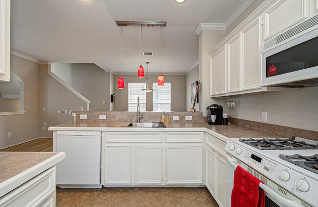 Photo - 2920 Clay St
