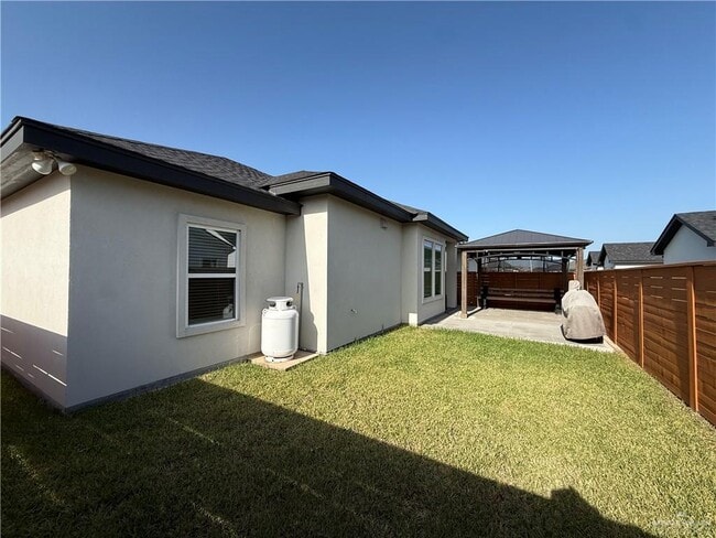 Photo - 19 E Comal Rd