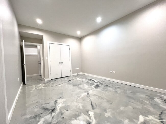Photo - 4853 W Nelson St