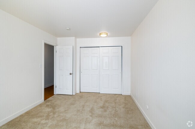 2BR, 1BA - 875SF - Primary Bedroom