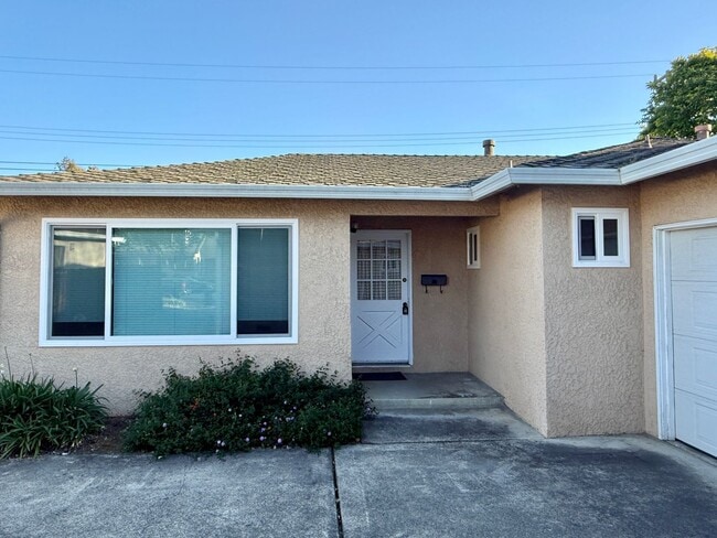 Building Photo - 817/819 E Dana St Unit 819