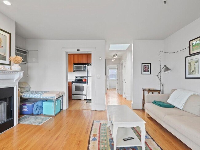 Photo - Amazing 3 bed 1 bath in the South End.... Sept 1st move in