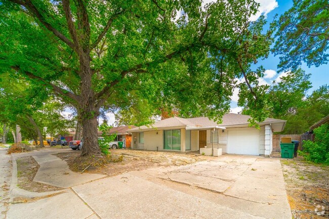 Building Photo - 5229 W 43rd St Rental