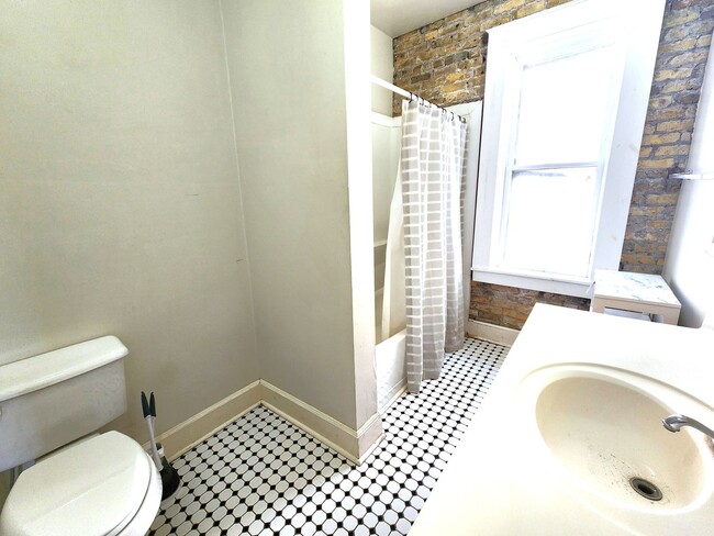 Photo - 2772 N Bremen St Unit 2774 N Bremen Street