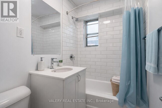 Photo - 161 St George St Unit 303