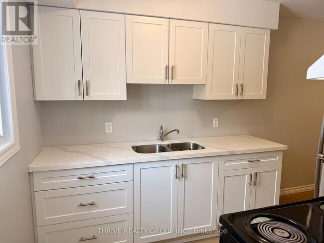 Photo - 127 Toulon Crescent