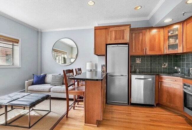 Photo - 511 Beacon St Unit 10