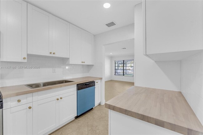 Photo - 5208 NE 5th Ave