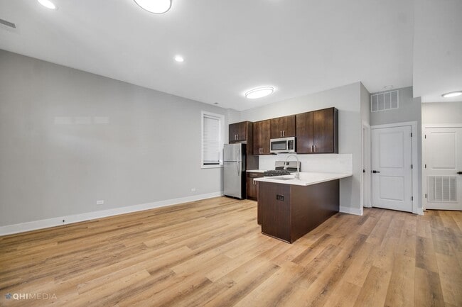 Photo - 2735 W Polk St Unit 2