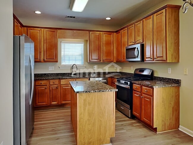 Photo - 332 Sunderland Way