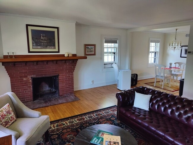 Building Photo - 2245 N Lake Dr Unit Upper