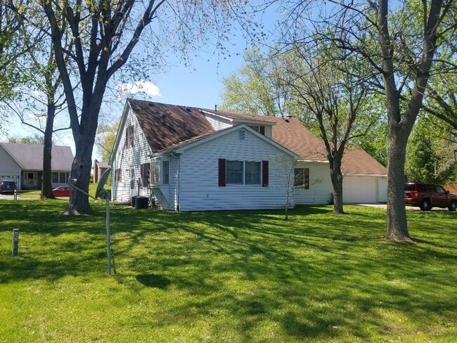 Photo - 302 Salem St